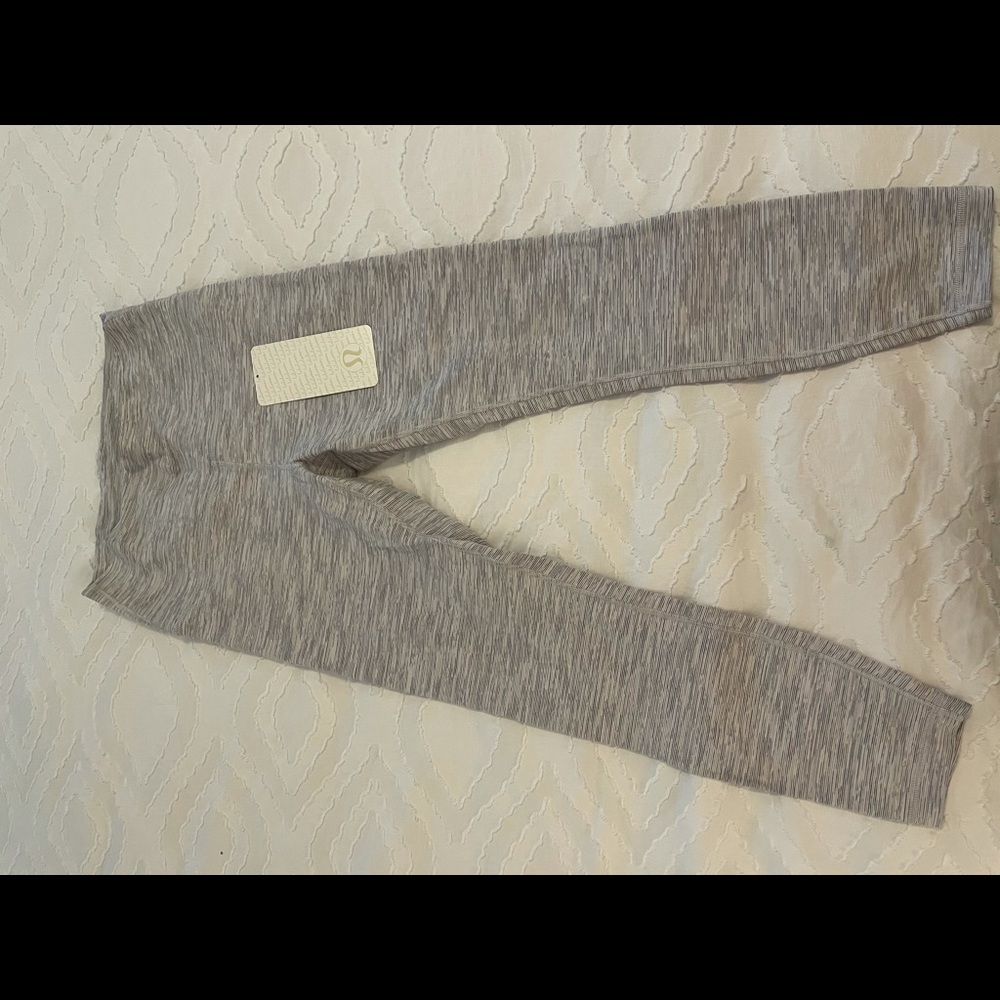 Size 8 lululemon pants wunder under